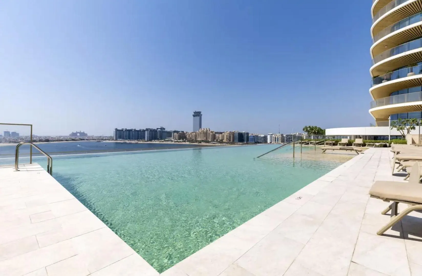 Waterfront 1 Bedroom Apartment - Private Beach - Emaar Beachfront Dubai